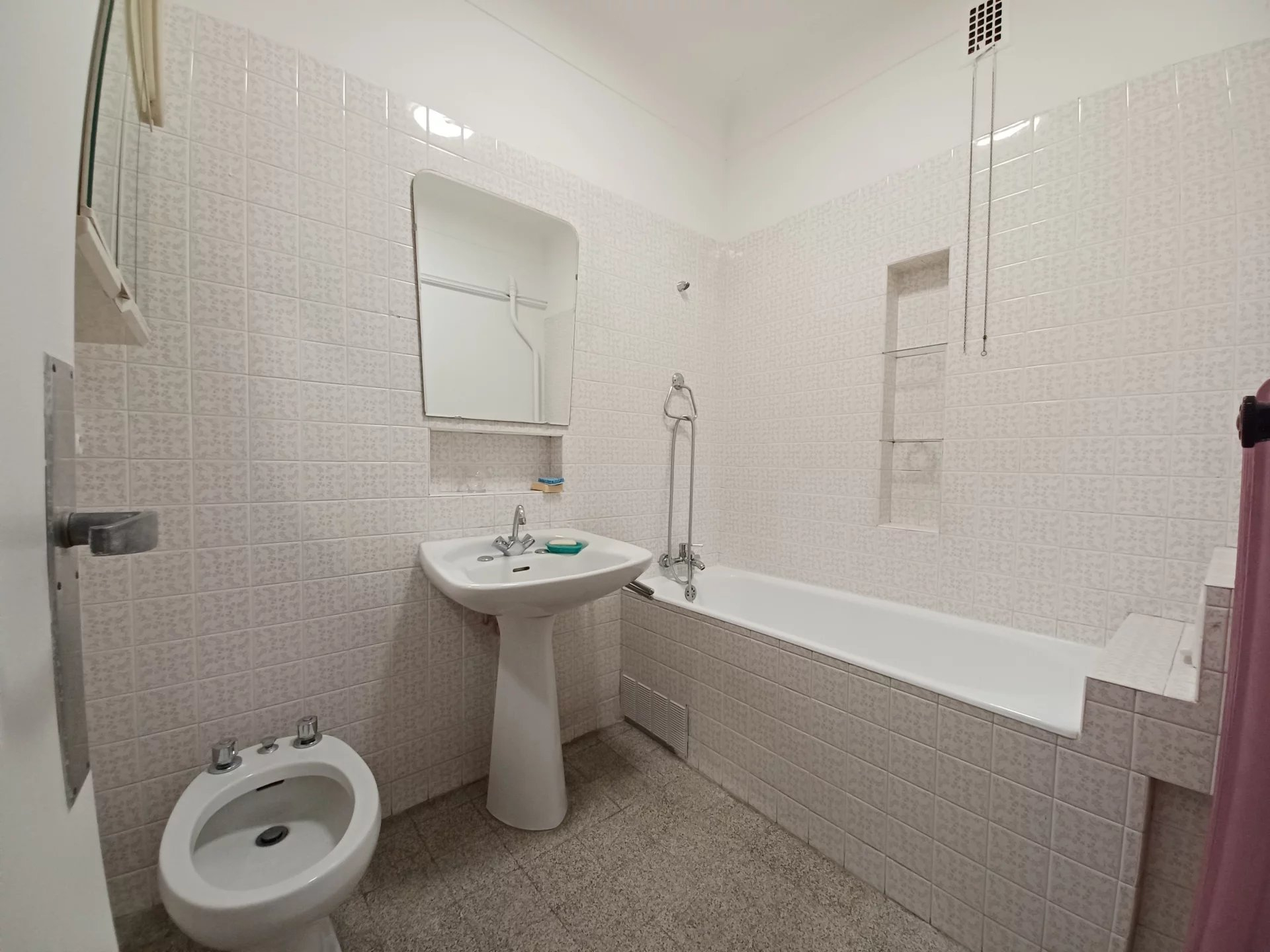 Location Appartement TARASCON surface habitable de 53 m²