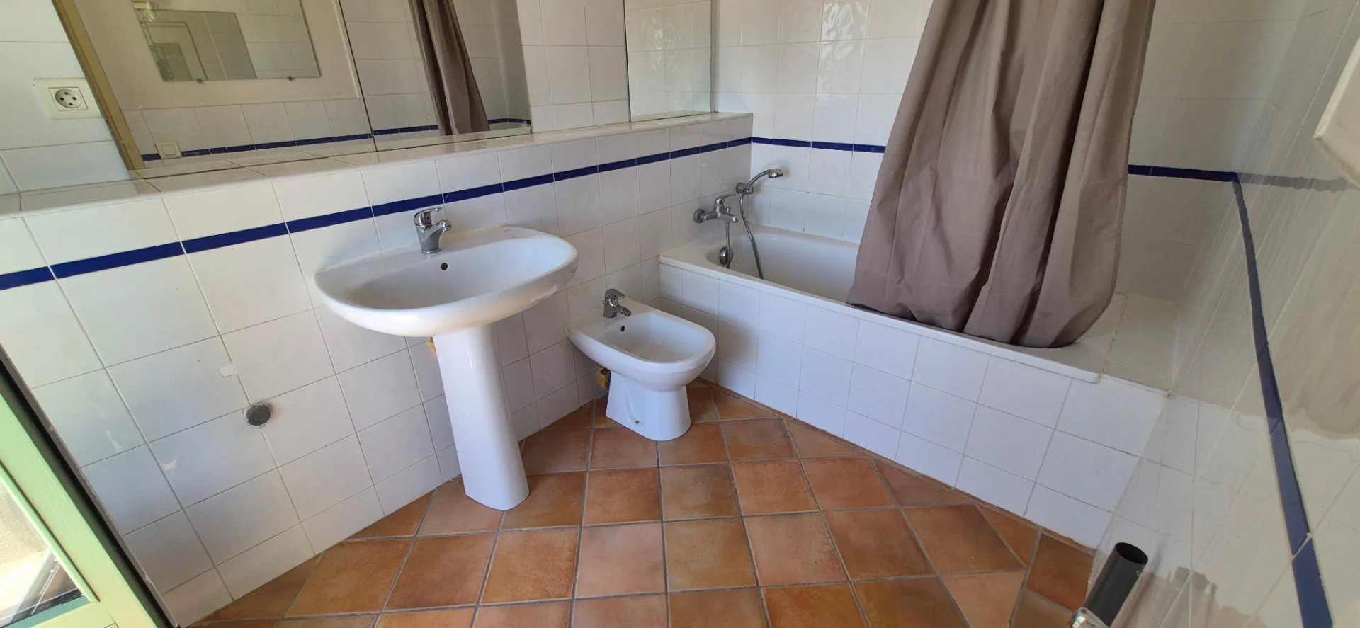 Location Appartement BEAUCAIRE séjour de 28.07 m²