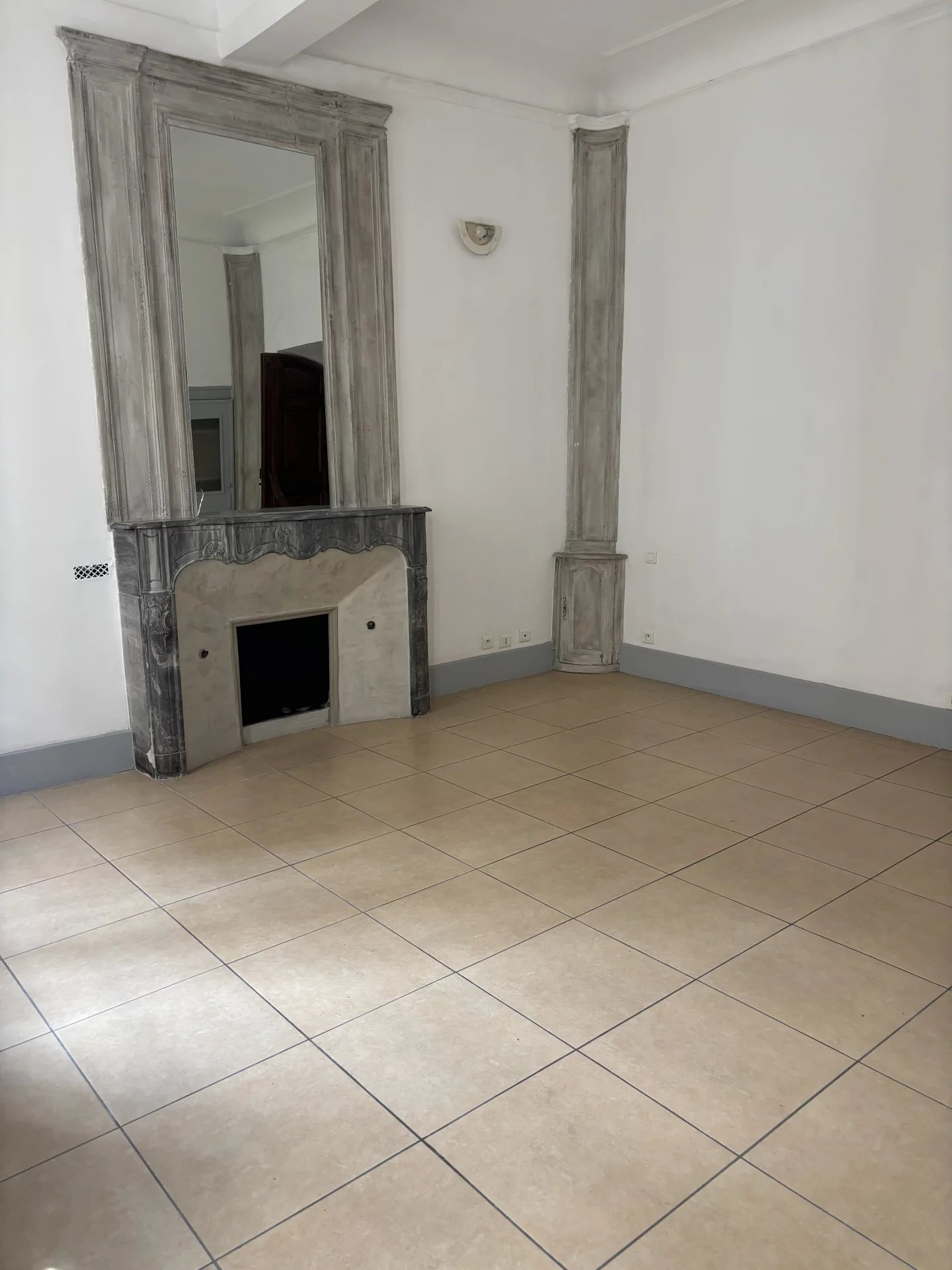 Location Appartement ARLES surface habitable de 53 m²