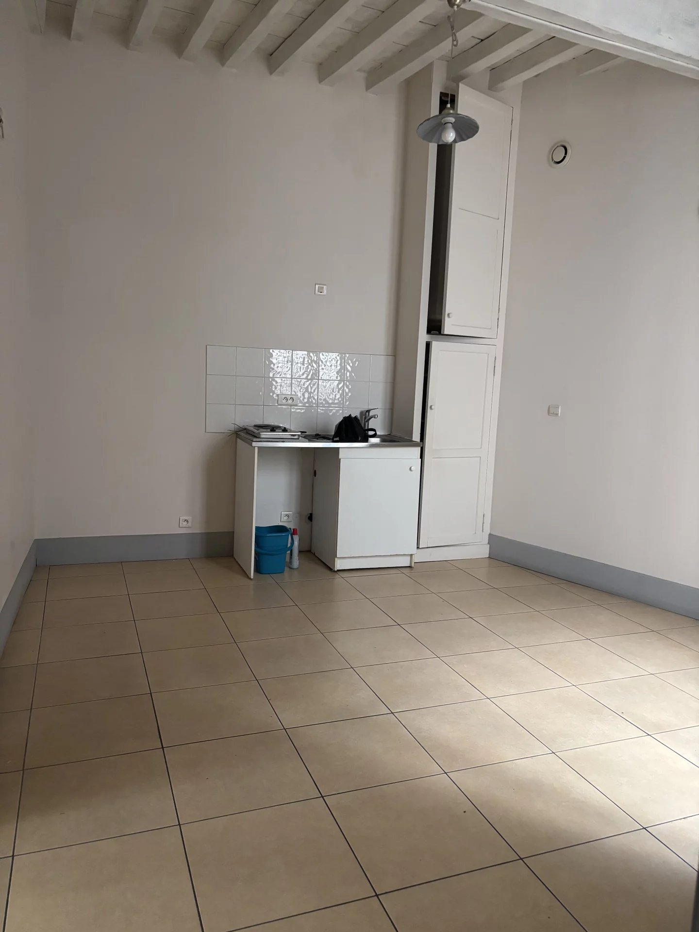 Location Appartement ARLES séjour de 20.2 m²