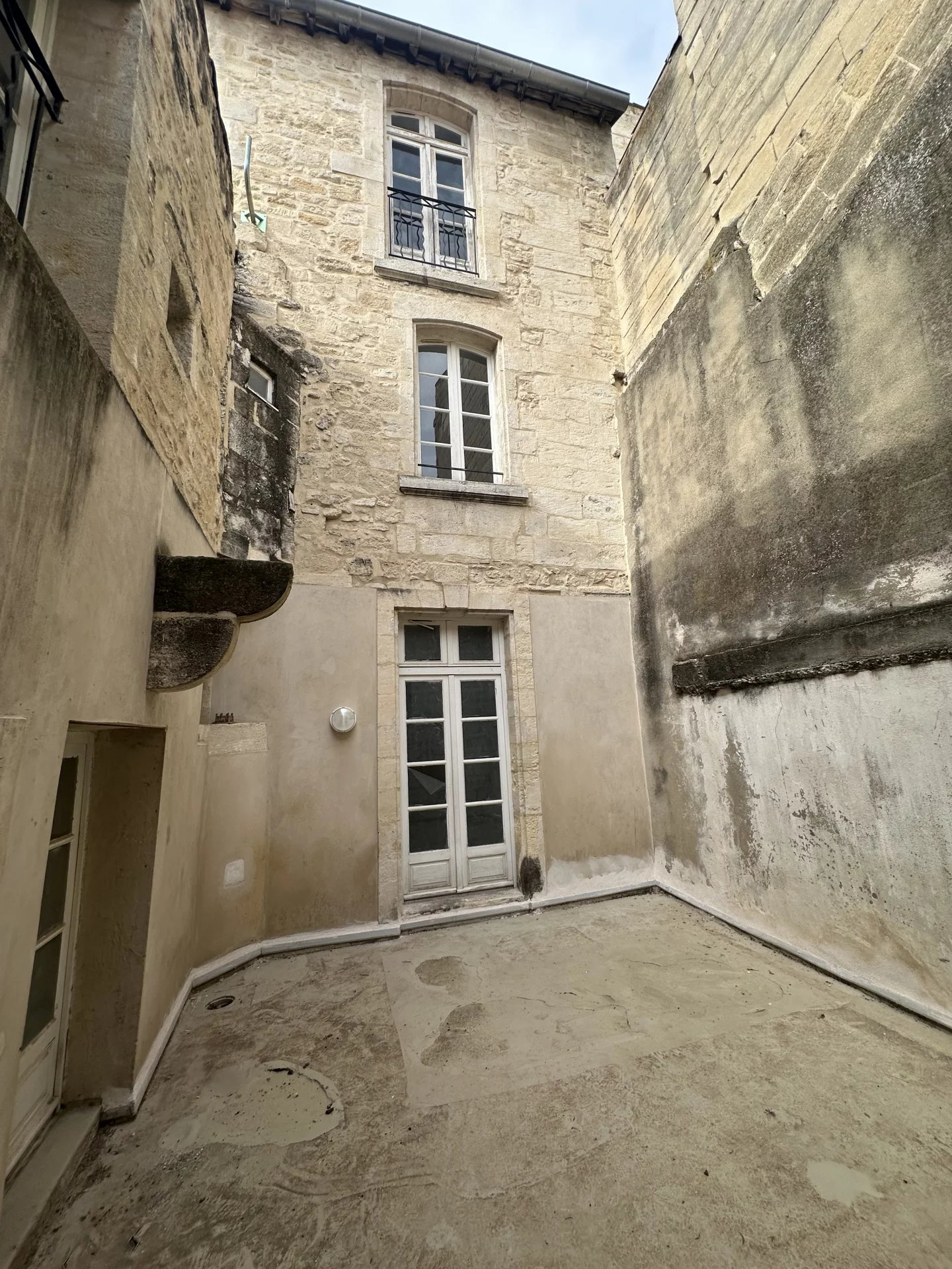 Vente Appartement BEAUCAIRE séjour de 16.1 m²